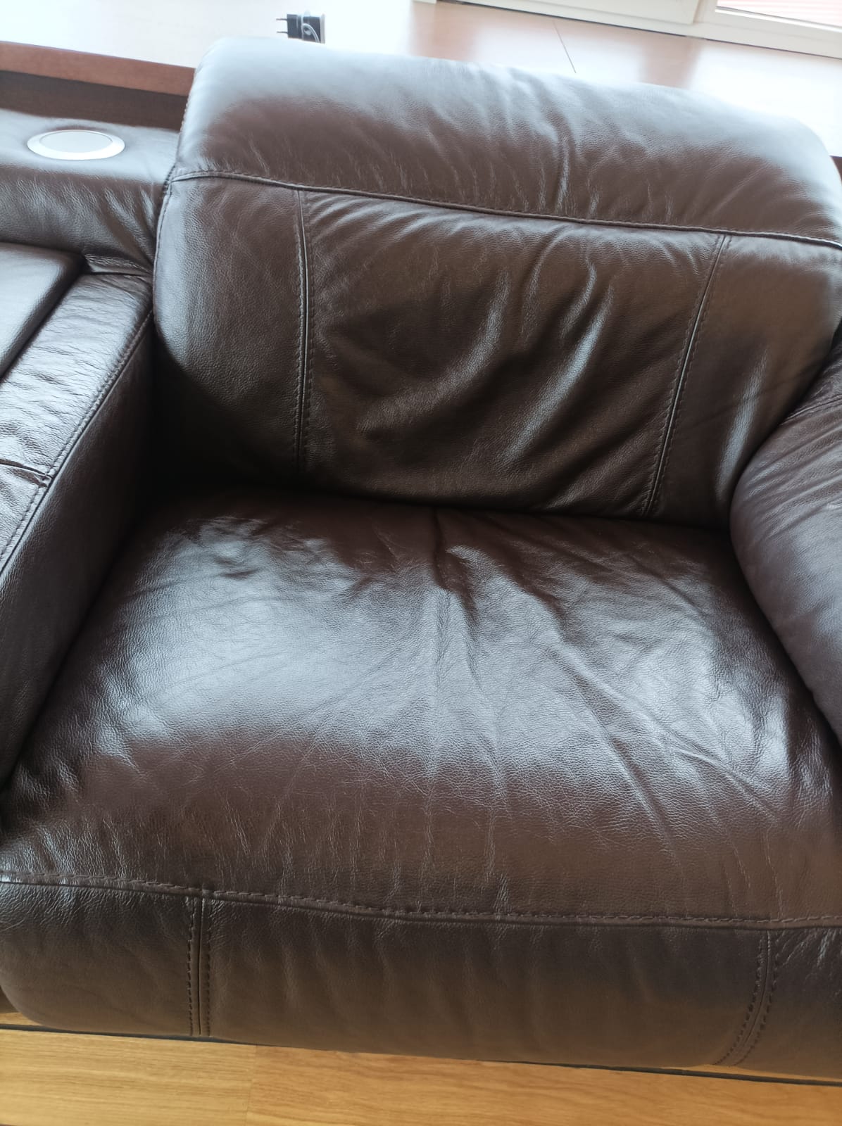 Химчистка кожаного дивана. Кожаные диван из Дагестана.