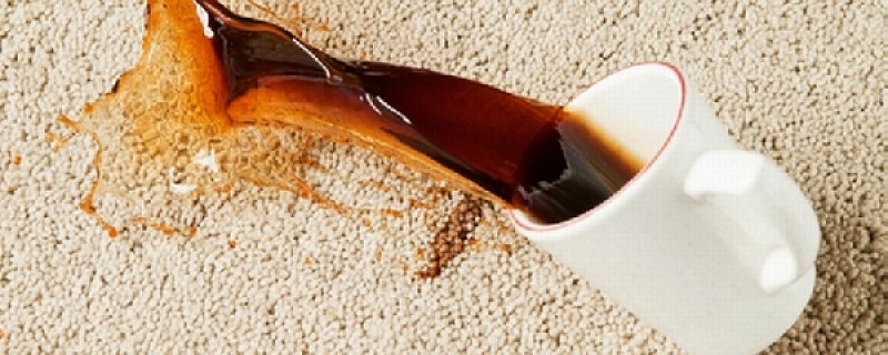 Как удалить пятна от чая и кофе с ковров