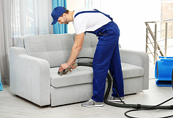 Почему необходима профессиональная чистка дивана паром