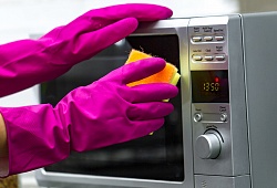 Как почистить микроволновую печь