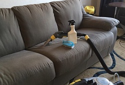 Как ухаживать за диваном после профессиональной химчистки дивана