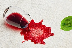 Что делать, если на белую мебель пролилось вино?